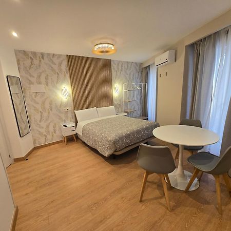 Hostal Comercial Madrid Eksteriør billede