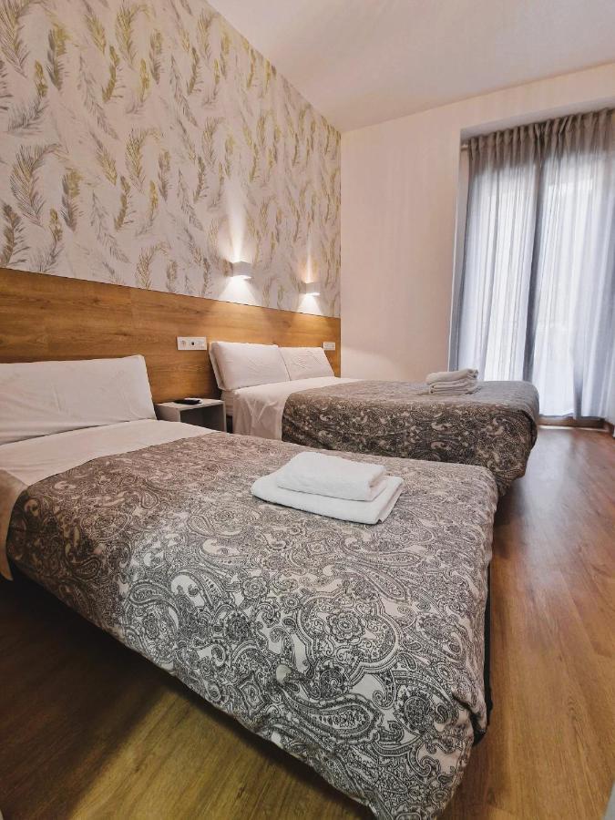 Hostal Comercial Madrid Eksteriør billede