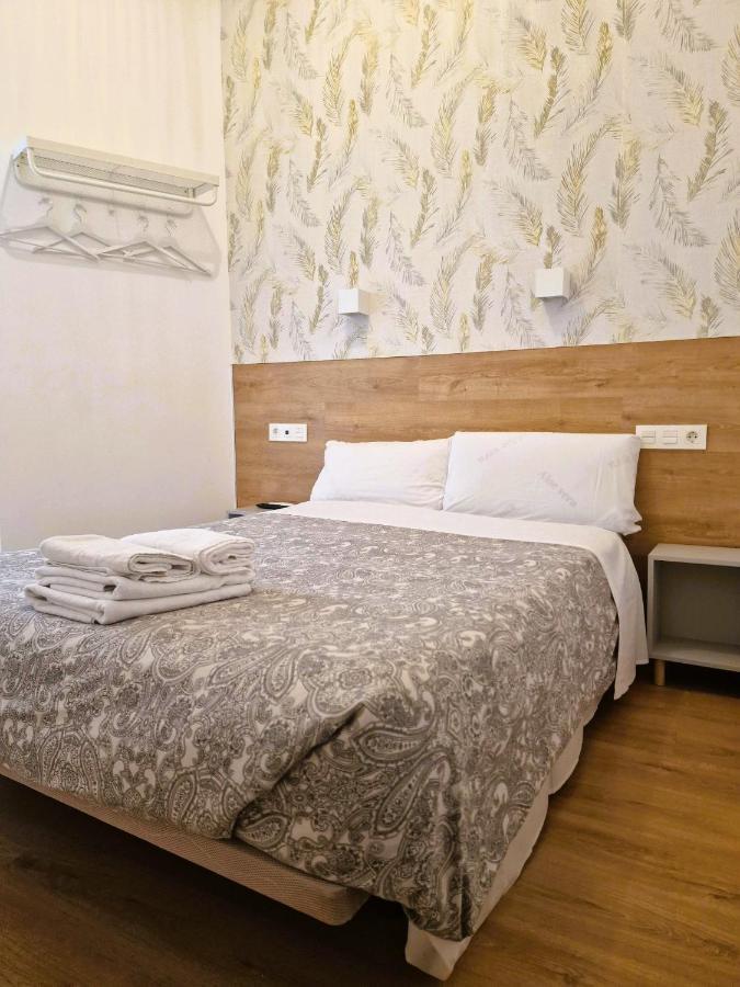 Hostal Comercial Madrid Eksteriør billede