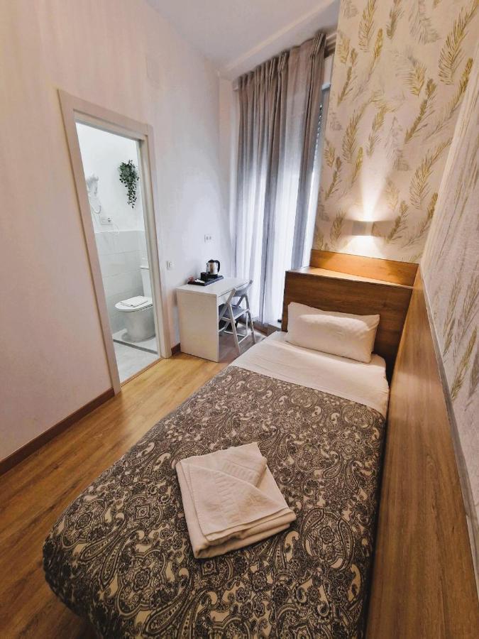 Hostal Comercial Madrid Eksteriør billede