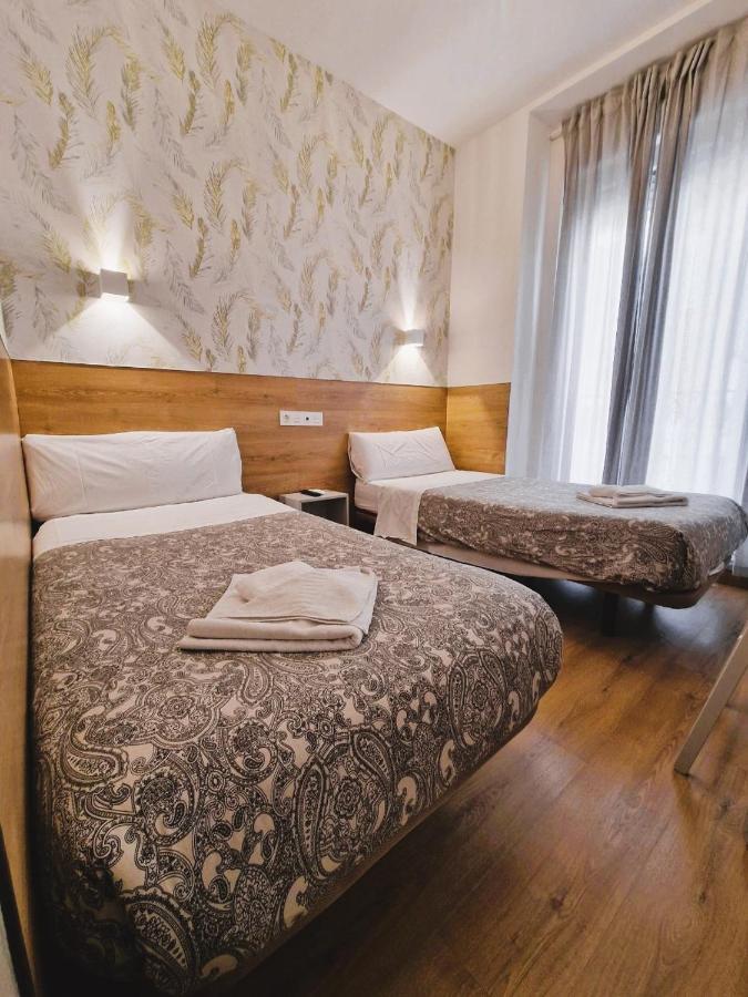 Hostal Comercial Madrid Eksteriør billede