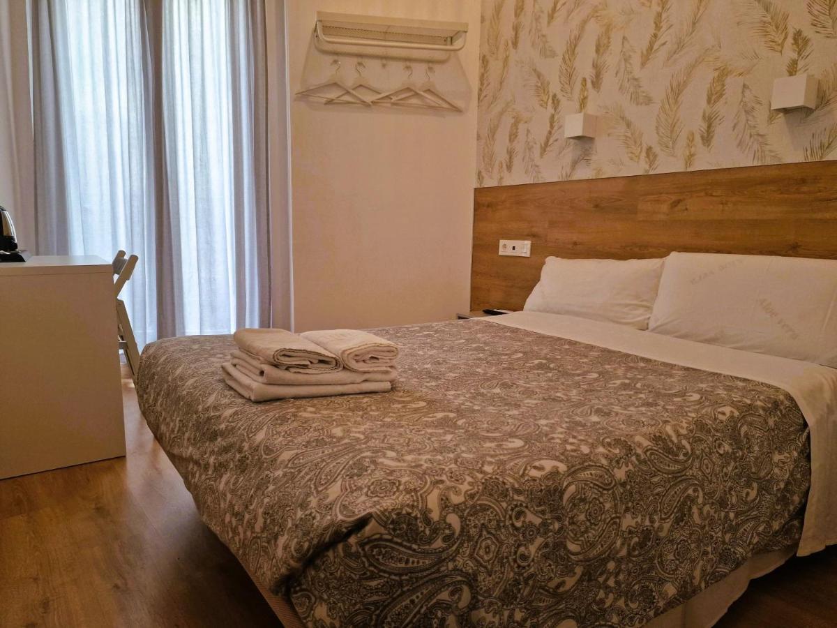 Hostal Comercial Madrid Eksteriør billede