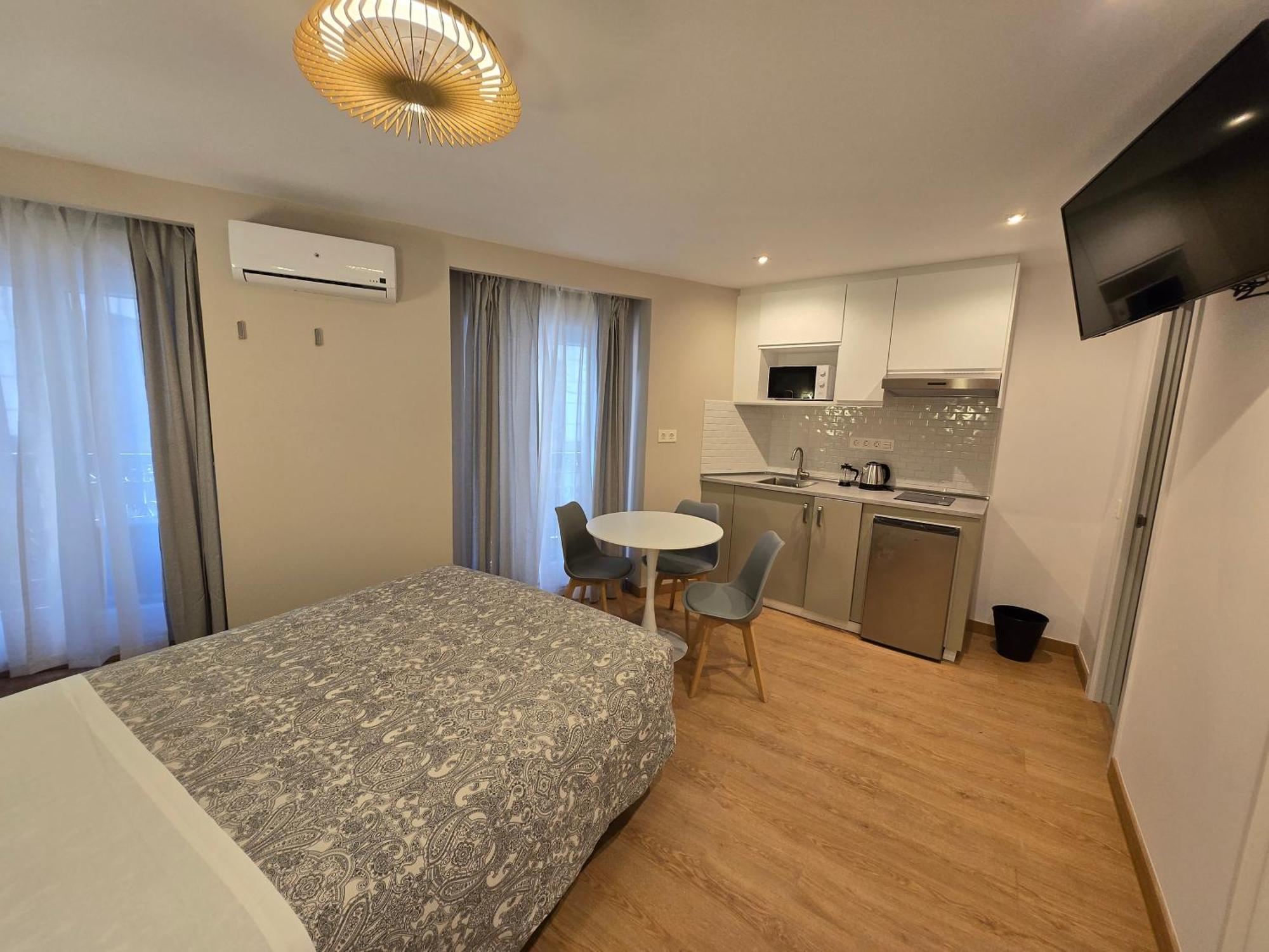 Hostal Comercial Madrid Eksteriør billede
