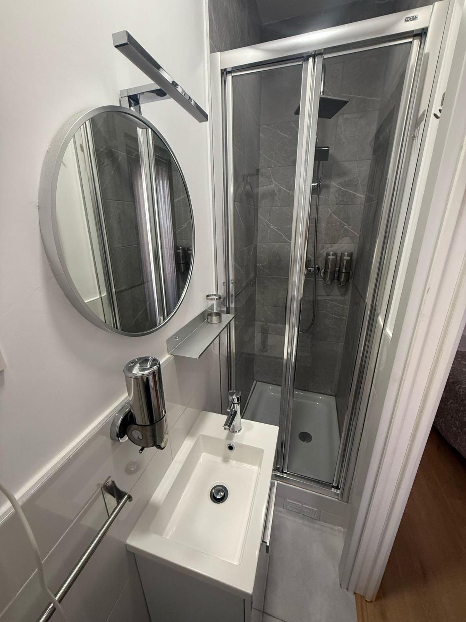 Hostal Comercial Madrid Eksteriør billede