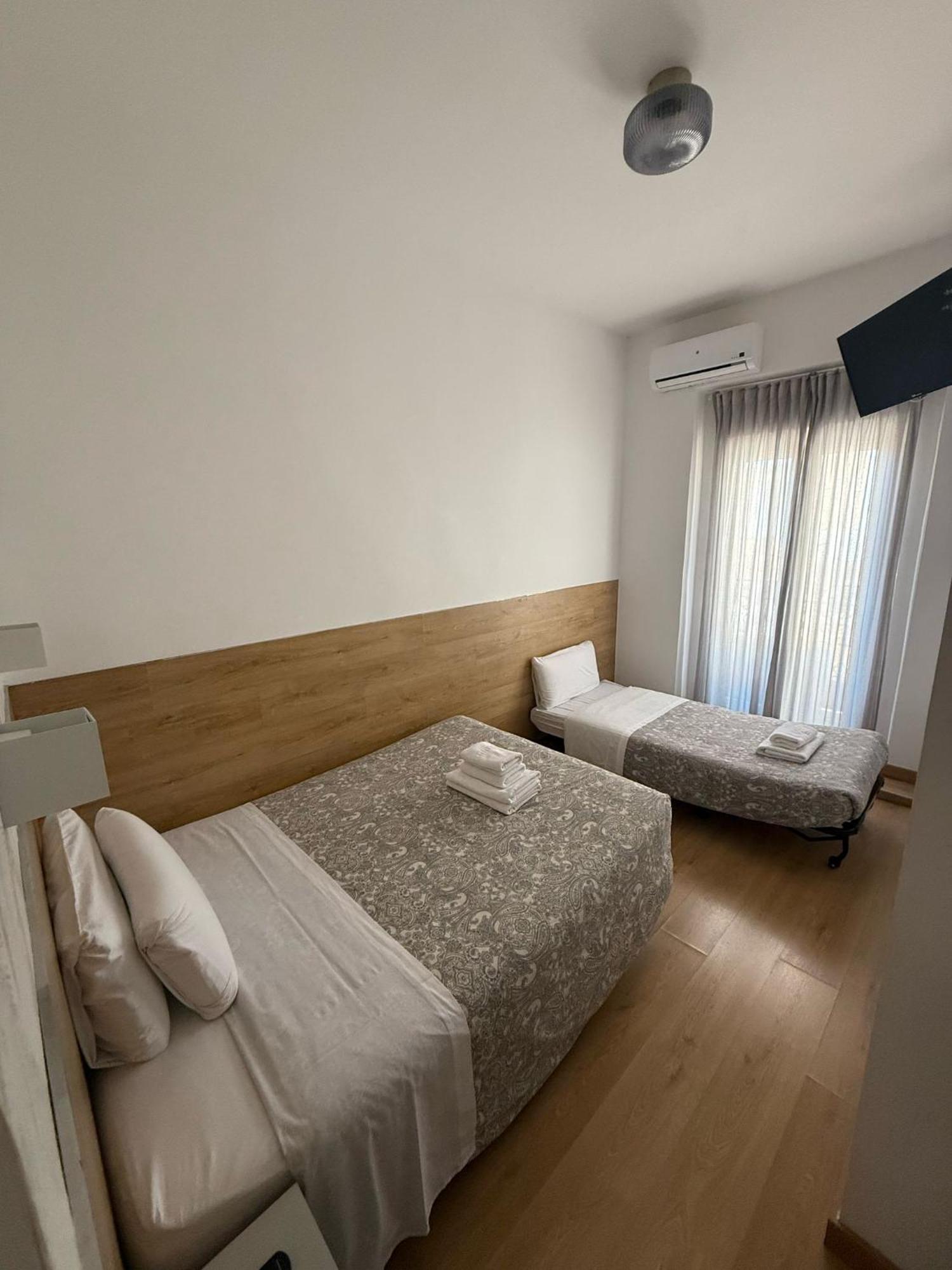 Hostal Comercial Madrid Eksteriør billede
