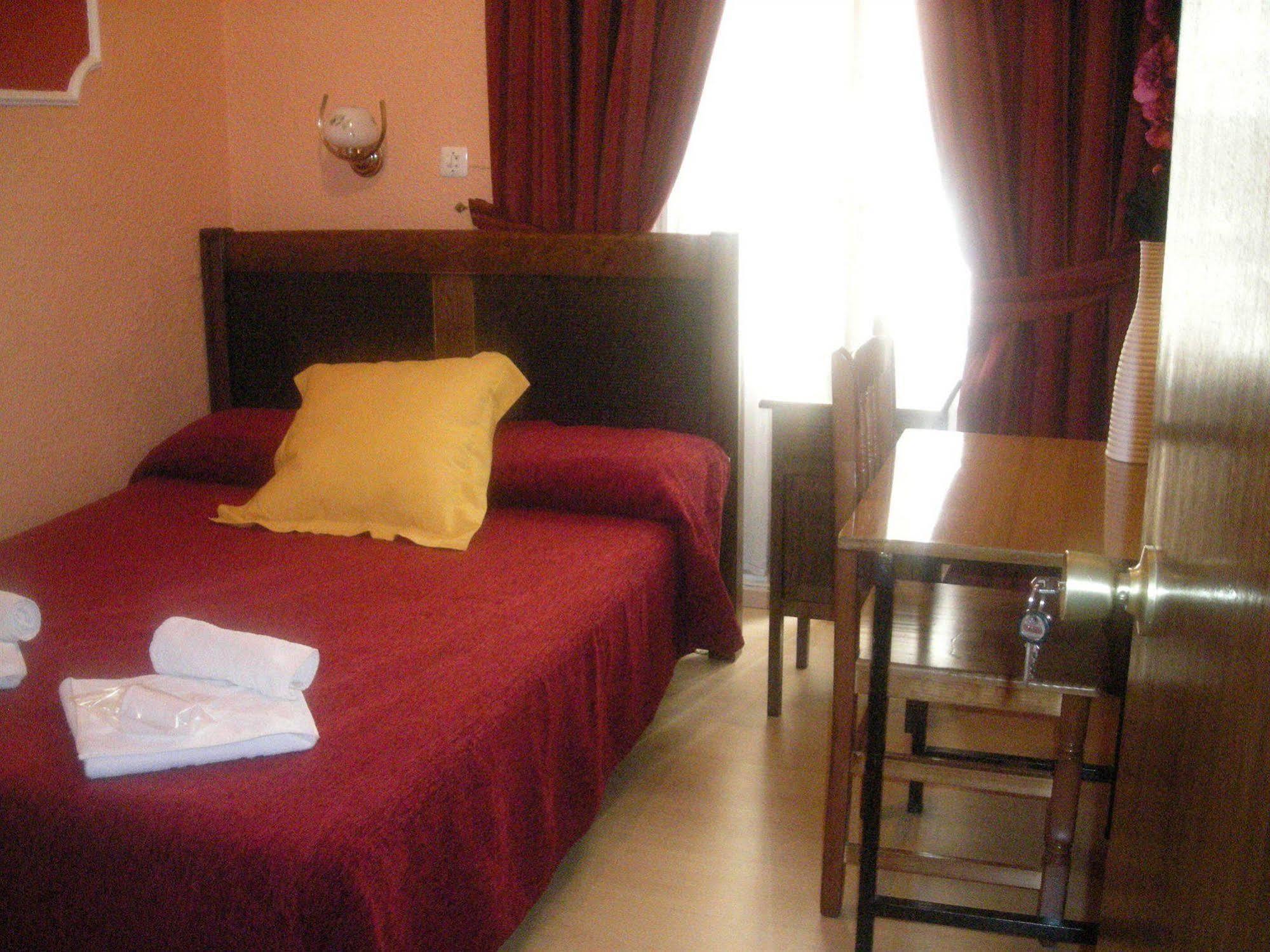 Hostal Comercial Madrid Eksteriør billede